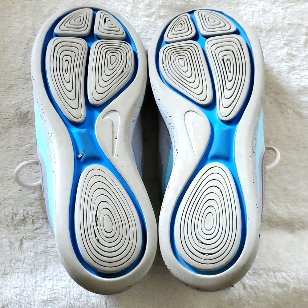 Nike - Picture 3 of 6